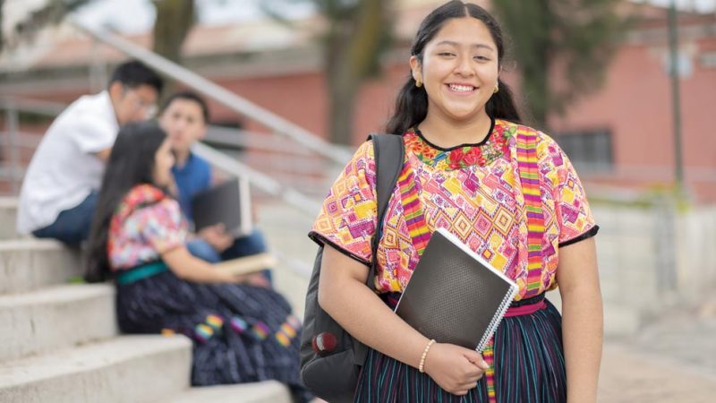 El apoyo que brinda la FJBG a la educación de Guatemala