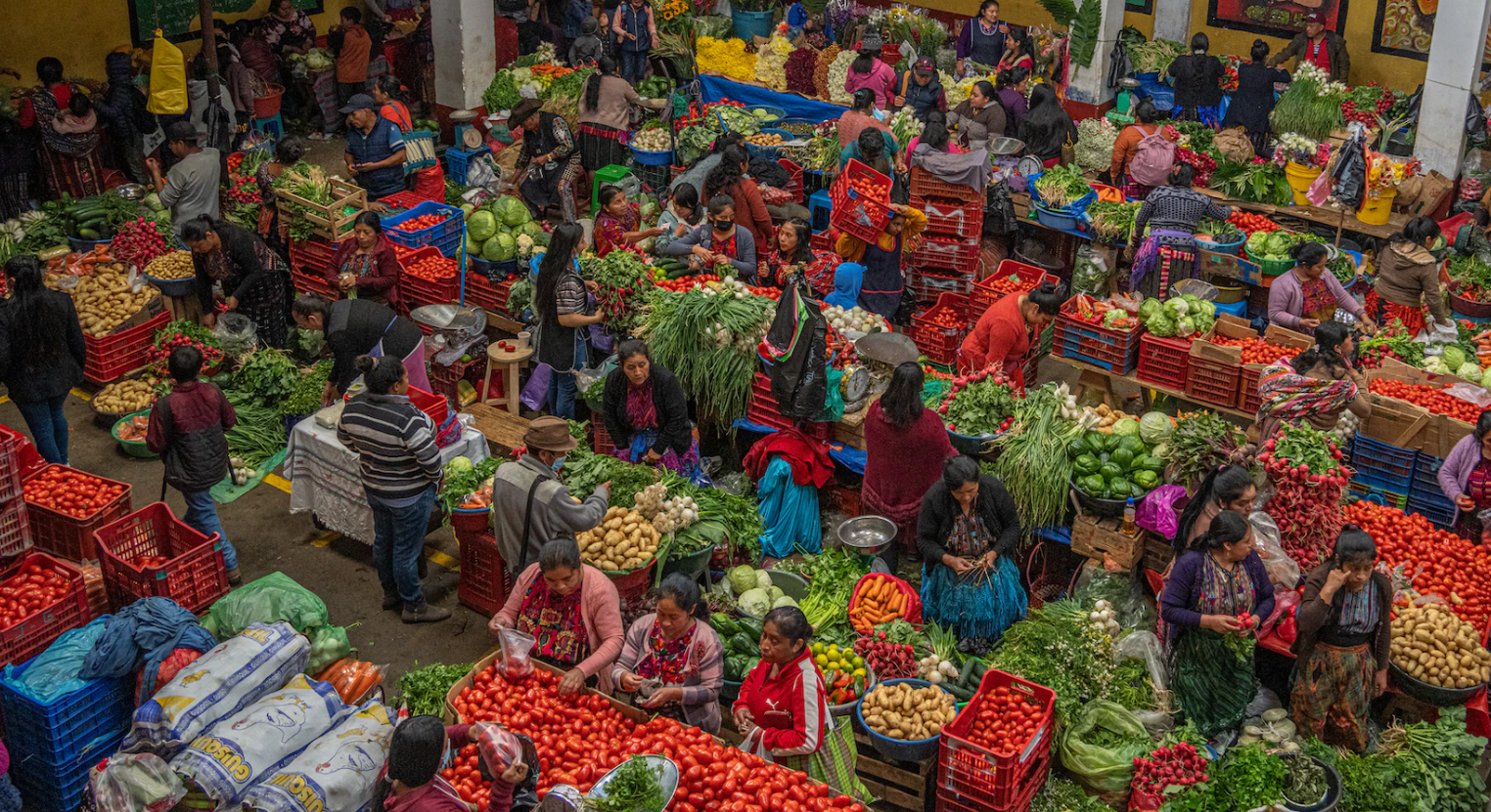 Conoce el colorido mercado de Chichicastenango